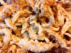 炸好的香酥孜然平菇大丰收喽