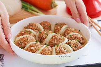 蒸好后，一盘鲜甜美味的富贵花开菜就做好了，夹上一块，香软极了，真好吃啊！这卖相，端上桌就惊艳