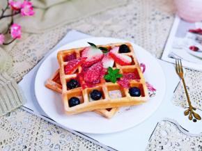 高颜值华夫饼，春节必备甜品，招待客人特别好呀！同时还显示主人的手艺。