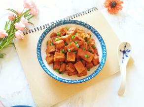 超级好吃又下饭的红烧老豆腐。