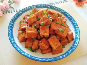 咬一口满嘴的酱汁。