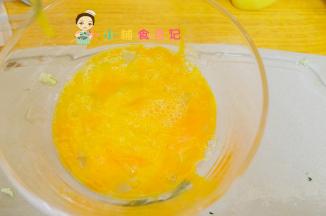 鸡蛋液大概200g 因为鸡蛋有大小，一般是四个鸡蛋