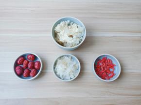 准备所需食材。