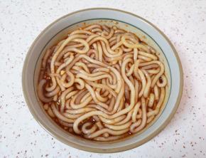 放在调好的酸辣汁里面搅拌均匀。