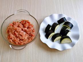 准备好切好的茄子与肉馅。我做了9段茄子，肉馅没有用完。