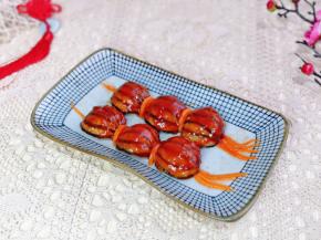 灯笼象征团圆意义。