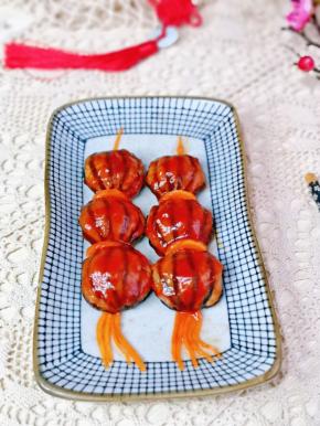 大红灯笼高高挂，喜气洋洋迎新年。