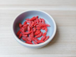 枸杞加一点《保存枸杞最好的方法就是放冰箱冷冻，枸杞不会返潮应该口感》