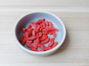 枸杞加一点《保存枸杞最好的方法就是放冰箱冷冻，枸杞不会返潮应该口感》