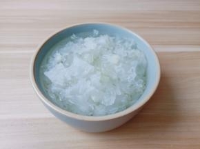 泡发好的银耳膨胀力满满的。