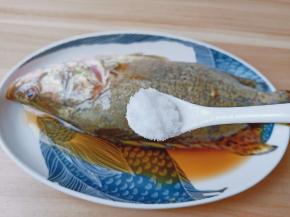 撒一点盐码味。