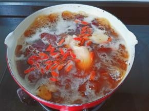 继续煮五分钟关火。