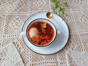 既补气血又美味甜品汤就可以享用了。