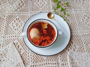 既补气血又美味甜品汤就可以享用了。