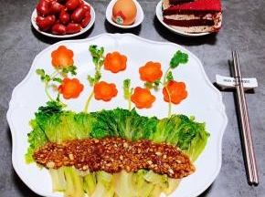 搭配甜品和奶还有牛肉粒就是标配早餐