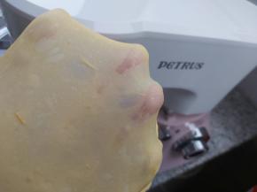 1档3-5分钟搅匀食材，转2档10分钟再转3档5分钟，打出厚膜。