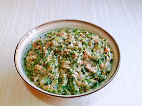 搅拌均匀，这样饺子馅就做好啦。