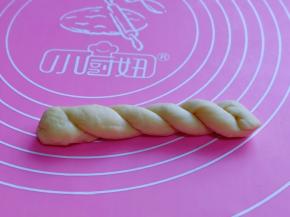 收口一定要捏紧，不然油炸会松开。