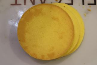 蛋糕平均分成3片。