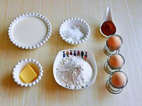 准备食材并称重，黄油隔水融化。