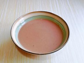 最后加入牛奶，用手动打蛋器打至均匀。