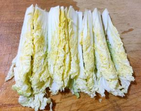 娃娃菜均匀的切成几段