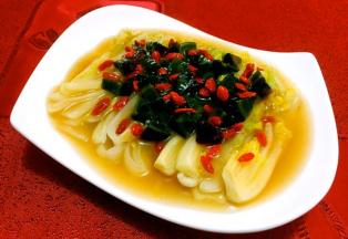 这道上汤娃娃菜爽口味美营养丰富