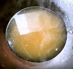 高汤放入锅中烧开