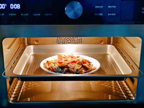 入蒸箱蒸8分钟，断电焖2分钟再打开。