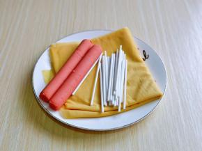 准备食材，这里我准备的棒棒糖的棒棒，后来发现，有点粗，所以最后没用上。