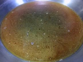 加入清水，大火煮开。