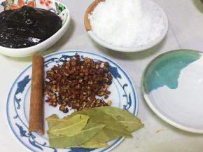 必备香料、调味料。