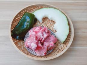 海带选择的是盐渍海带，所以比较咸。