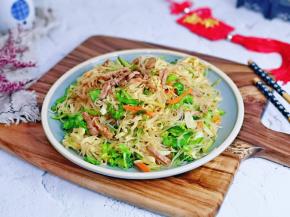 装盘，一定要用大盘子，这样才有感觉哈～