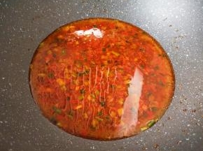 加入半碗开水烧开。