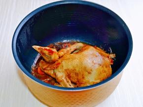 铛铛铛～扒鸡出锅，香味扑鼻而来。