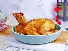 装盘，撒上熟白芝麻，再淋上锅里的汤汁。