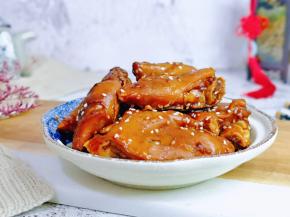 发财就手，明年越过越有～