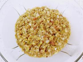 搅拌均匀，饺子馅就做好了，很香的。