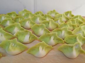 这么多白菜饺子，看起来是不是很壮观。