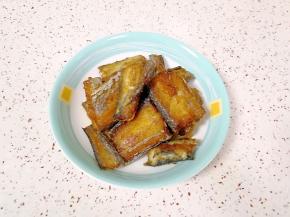 炸至两面金黄色就可以出锅了。