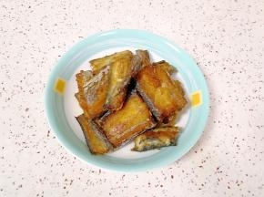 炸至两面金黄色就可以出锅了。