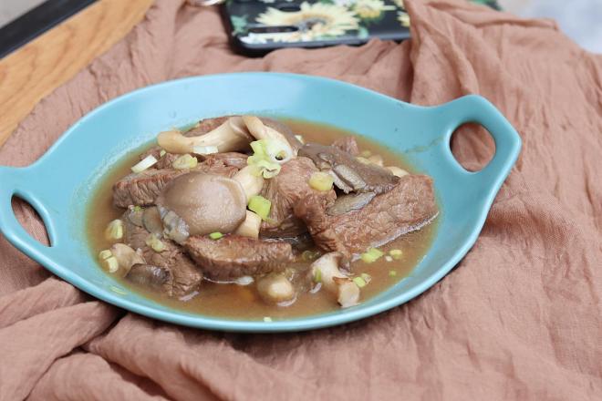 蘑菇炒牛肉
