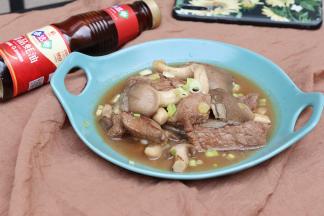 蘑菇炒牛肉成品图