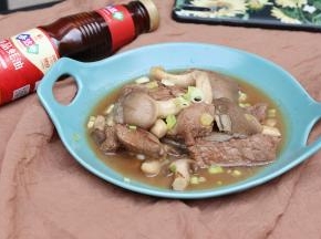 蘑菇炒牛肉成品图