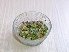 这碗肉馅是我包饺子剩下来的，也可以用肉糜，自己调味。