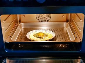 入蒸箱蒸8分钟，焖2分钟即可，用蒸锅隔水蒸也可以哈。