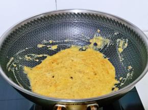 小火炒至均匀。