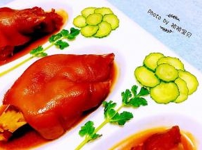 猪蹄含有丰富的胶原蛋白是养颜佳品