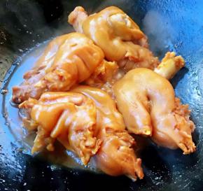 汤汁收到浓稠时即可出锅享用